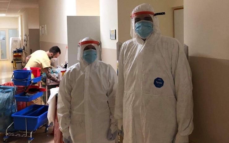 Tepličtí dobrovolníci z Českého červeného kříže sloužili na covidovém oddělení v Karlových Varech