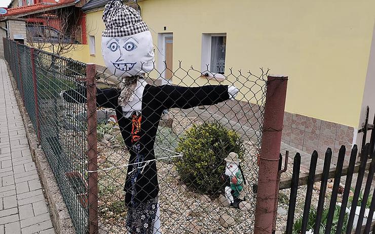 FOTO: Na Modlansku mají problém s invazí čarodějnic
