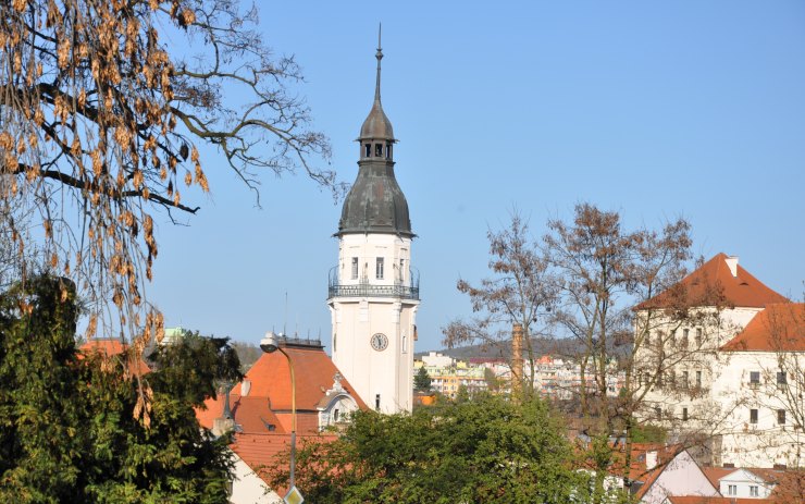 V Bílině začaly práce na opravě radniční věže. Kdy bude hotovo?