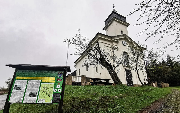 Opravený cínovecký kostel se otevře pro veřejnost