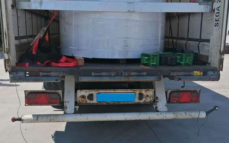 Tohle řidič nečekal! V kamionu vezoucí zboží z Turecka se schovávalo pět Afghánců