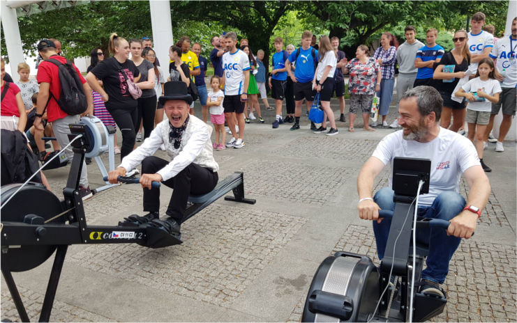 Na nedělní road show si zavesloval politik i principál 