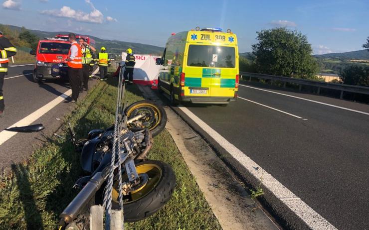 PRÁVĚ TEĎ: Tragická kolize motorkářů u Teplic, jeden na místě zemřel