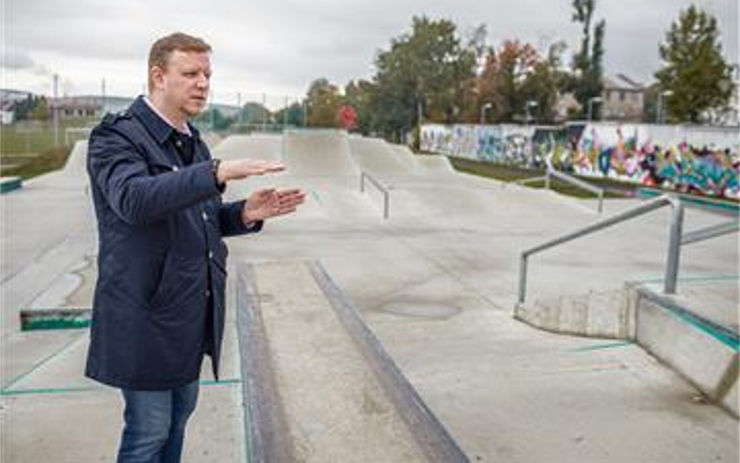 VIDEO: Primátor Teplic Hynek Hanza převzal ocenění za skatepark na Angeru