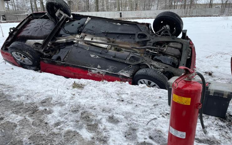 AKTUÁLNĚ: Pozor na dopravní komplikace V Háji u Duchcova! Auto tu po nehodě skončilo na střeše