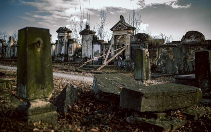 Další opuštěné hrobky na městském hřbitově budou patřit městu