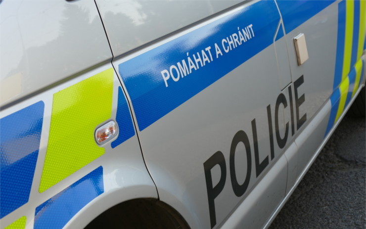 Policisté hledají svědky nehody v Teplicích. Řidič od ní ujel