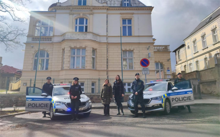 Policisté v Teplicích uctili památku obětí trestných činů majáky a minutou ticha