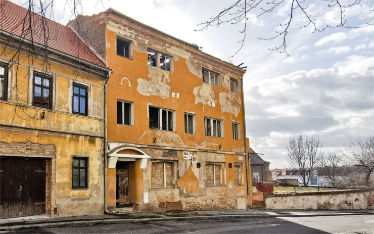 Ve Vrchlického vznikne odstavná plocha a Český dům čeká rekonstrukce