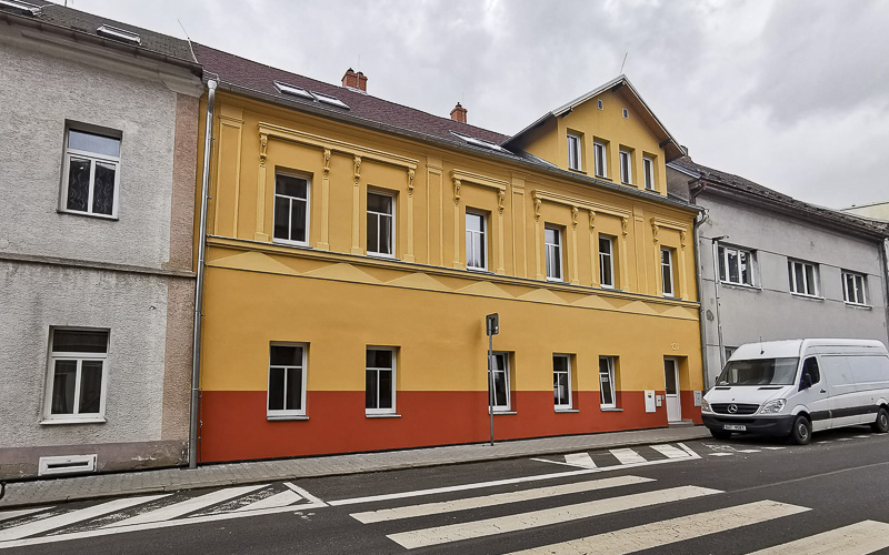 Hrob nabízí městský byt Ukrajincům a připravuje byty další