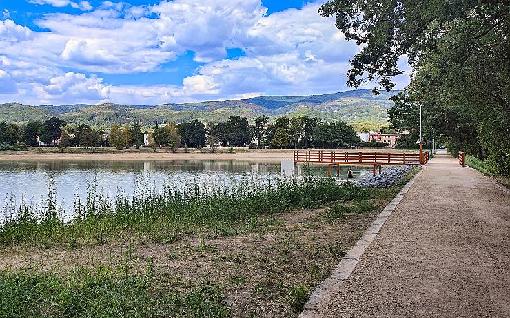 Mlatová cesta po hrázi Proboštovského rybníka je otevřená pro veřejnost