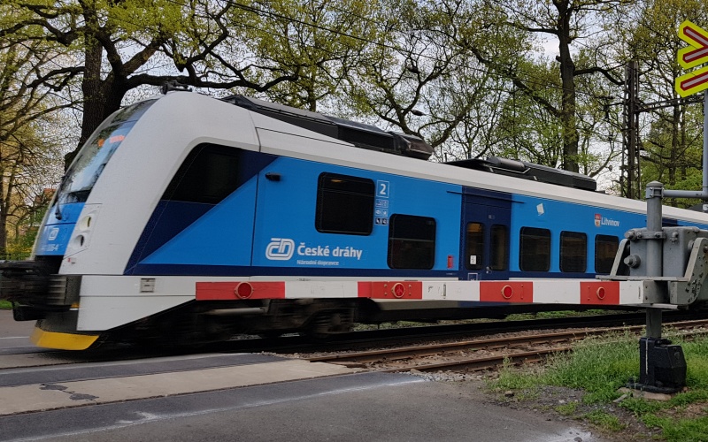 Zastavený provoz na hlavním železničním koridoru Ústí nad Labem - Chomutov. Neplánovaná výluka trvala 5 hodin