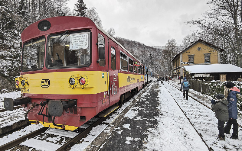 OBRAZEM: Tohle už neuvidíte! Poslední jízda státního vlaku na Moldavu v Krušných horách
