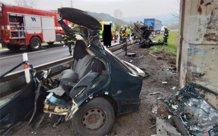 AKTUÁLNĚ: Vážná nehoda u Řehlovic! Z auta zbyly trosky, na místě zasahoval vrtulník