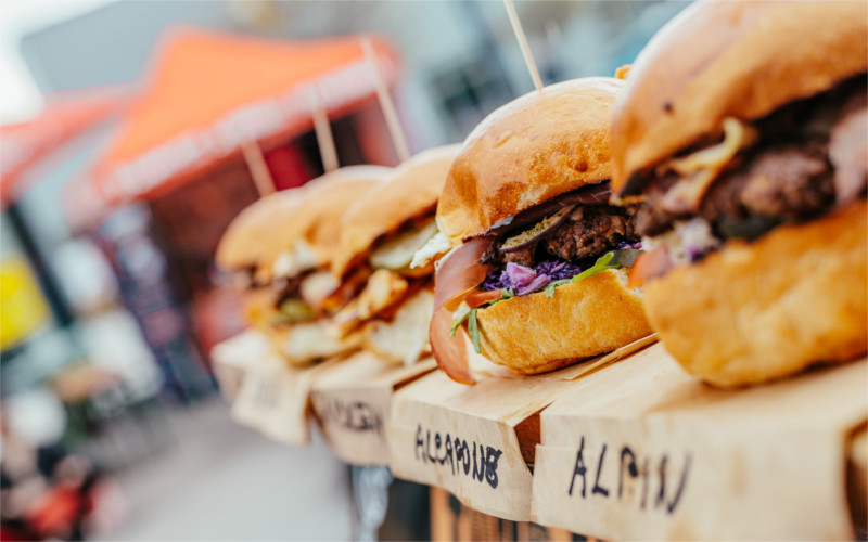 Nejlepší burgery ochutnáte v teplické Olympii. Přijďte na Burger Street Festival
