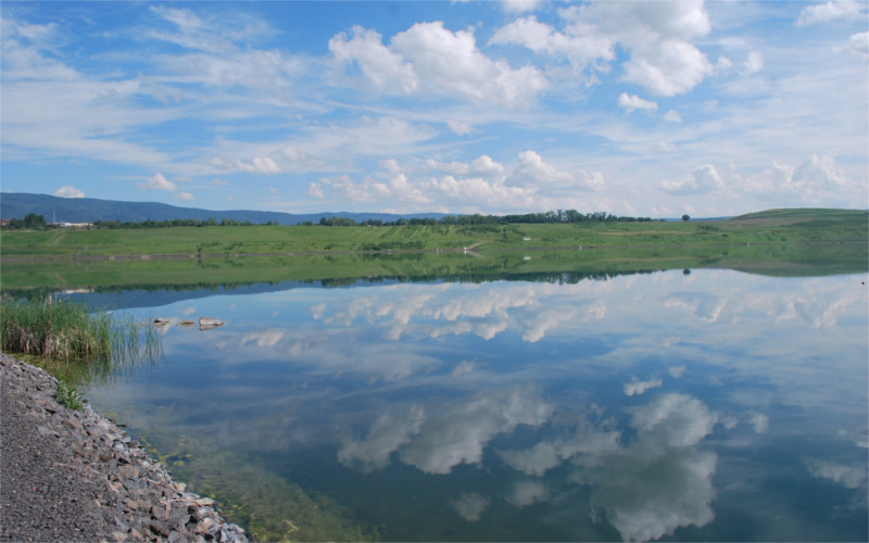 PTÁTE SE: Proč jezero Milada změnilo barvu? Tady je vysvětlení