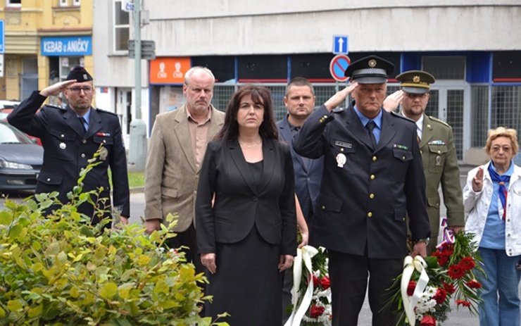 Představitelé města a Ústečané se poklonili památce Tomáše Garrigua Masaryka. Zdroj: MmUL