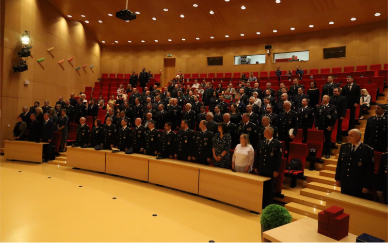 V Ústí proběhlo slavnostní předávání služebních medailí Policie ČR. Obdržela je téměř stovka policistů