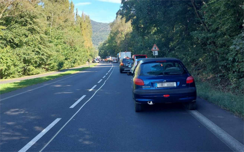 AKTUÁLNĚ: Mezi Brnou a Sebuzínem se srazila dvě osobní auta, dopravu řídí policie