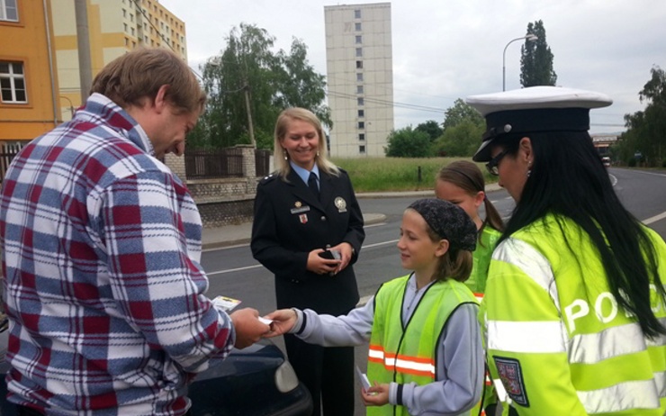 Řidiči za dodržování předpisů dostali sluníčko. Zdroj: Policie ČR