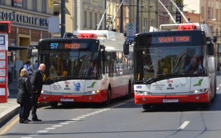 Zaměstnanci dopravního podniku zdokonalují své schopnosti na mosteckém polygonu