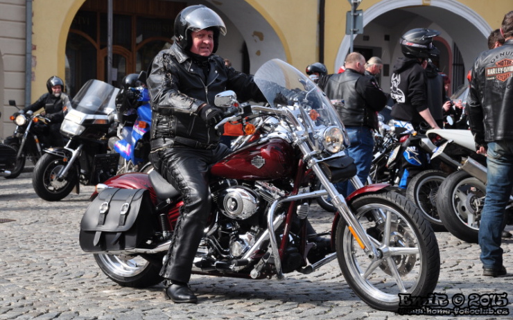 Stovky motorkářů přijeli do Ústeckého kraje, aby odemkli letošní sezónu. Zdroj: www.home-fotoklub.cz