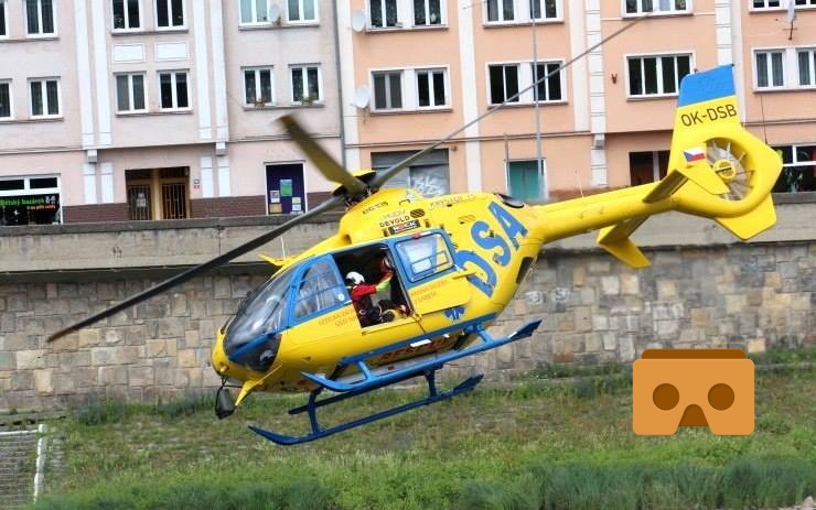 Žlutý vrtulník o víkendu pomáhal lidem v okolí Hřenska