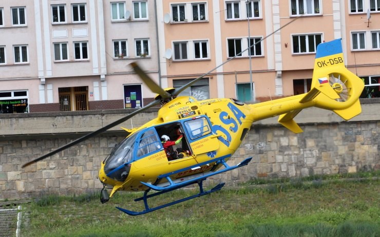 Vrtulník letecké záchranky vzlétl k Pravčické bráně, kde zkolaboval český turista