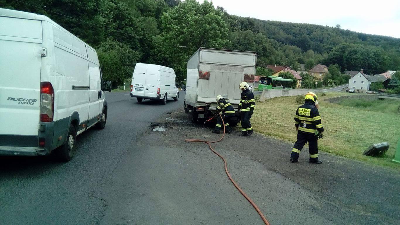 K požáru dodávkového vozu vyjely dvě jednotky hasičů