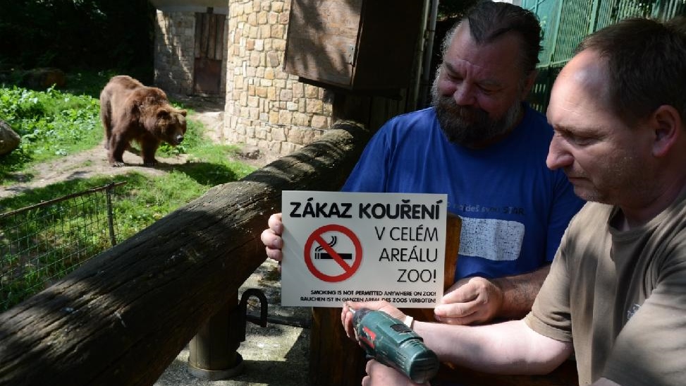 V děčínské zoo si kuřáci už nezapálí! 