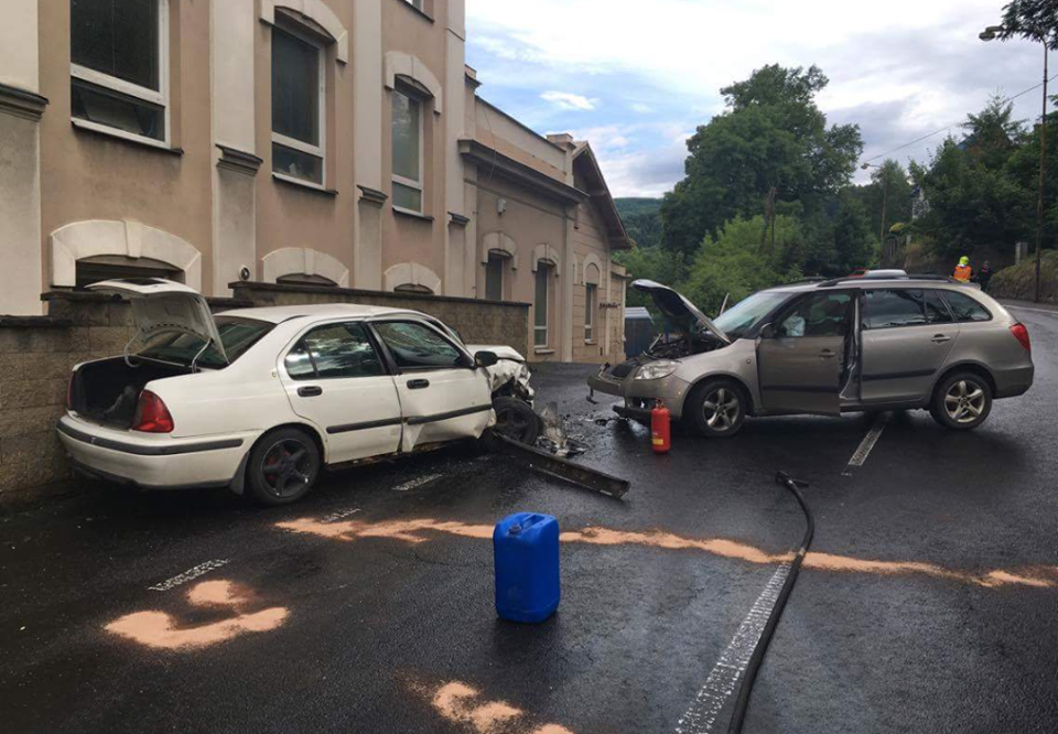 V Benešově nad Ploučnicí se čelně střetla dvě auta