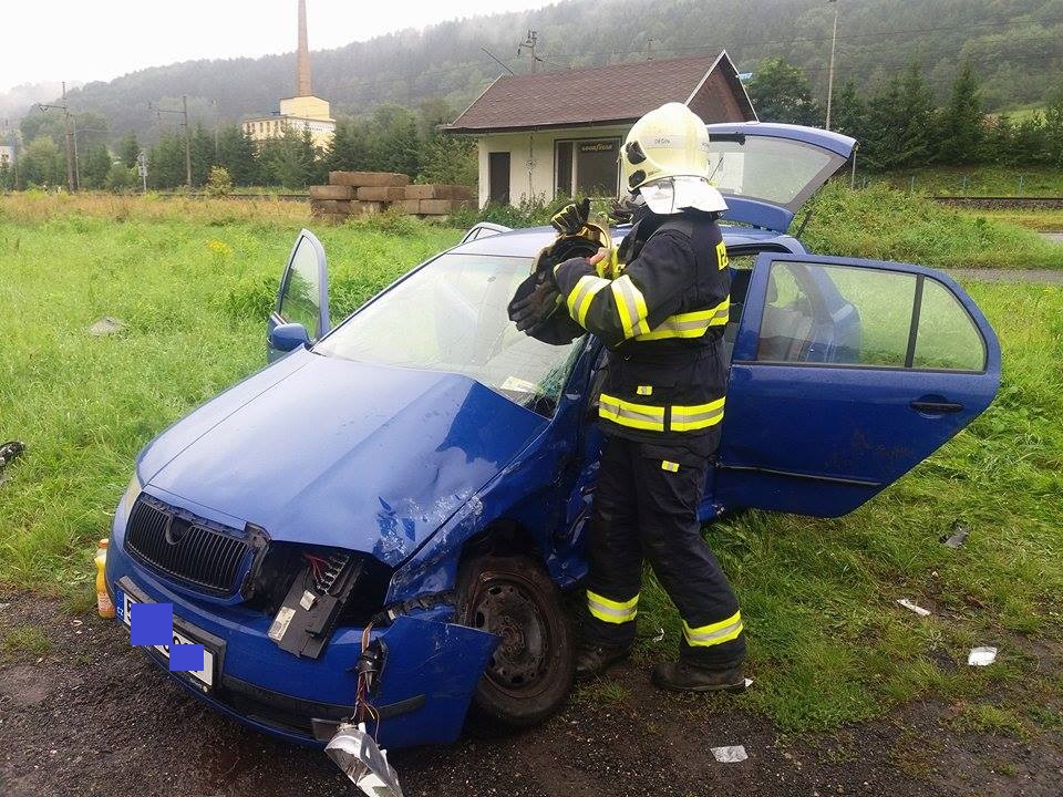 Aktuálně! U Dobkovic se stala vážná nehoda. Na místě zasahovali záchranáři a hasiči