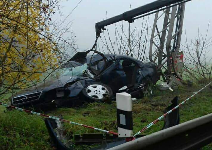 Dopravní nehoda uzavřela silnici Staré Město-Křešice. Ke karambolu došlo v pátek večer