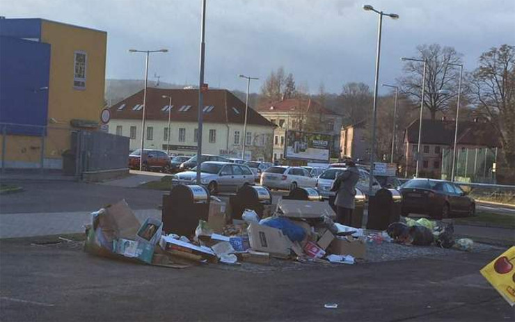 Nové kontejnery ve Varnsdorfu prošly přes Vánoce zátěžovým testem. Lidé často nechávají nepořádek vedle nich