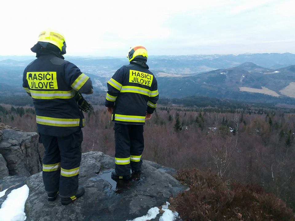 Sněžník: Hasiči a strážníci hledali u rozhledny padák. Oznamovatel ho viděl ze Starého Města