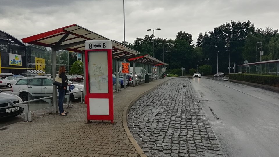 DPmD informuje cestující o změně na autobusovém nádraží