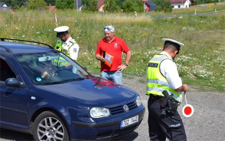 Na děčínských silnicích probíhala celorepubliková dopravní akce. Policisté se zaměřili kromě řidičů také na chodce.