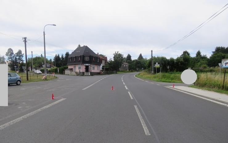 Policisté hledají svědka nehody auta s chodkyní v Rumburku, ozvěte se!