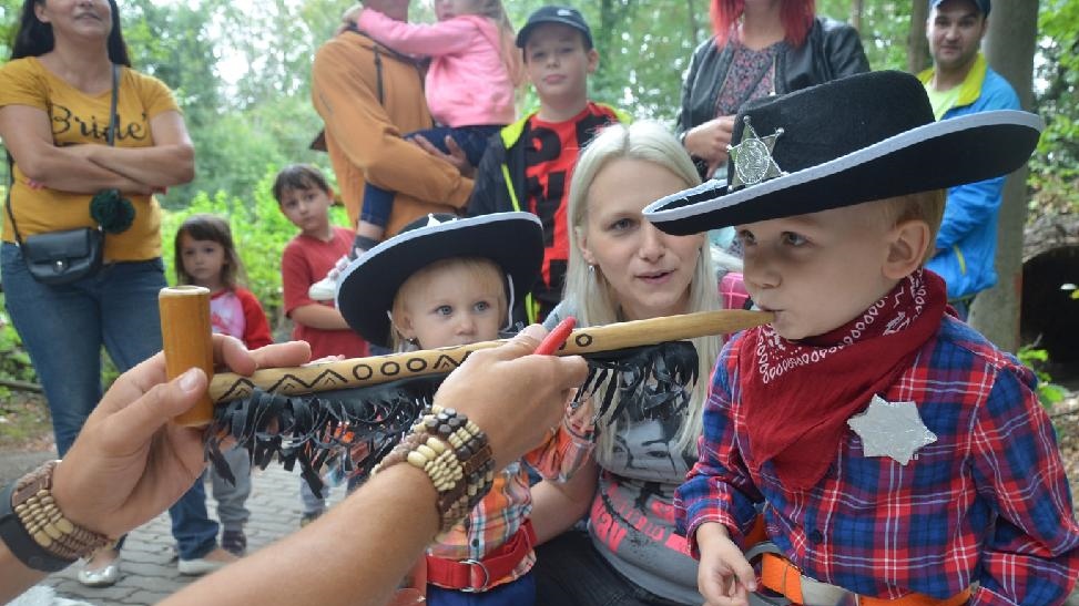 Děčín: Zoo se rozloučila s prázdninami pěkně po kovbojsko-indiánsku