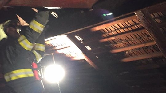 Tři hasičské jednotky vyjely k požáru domu v České Kamenici