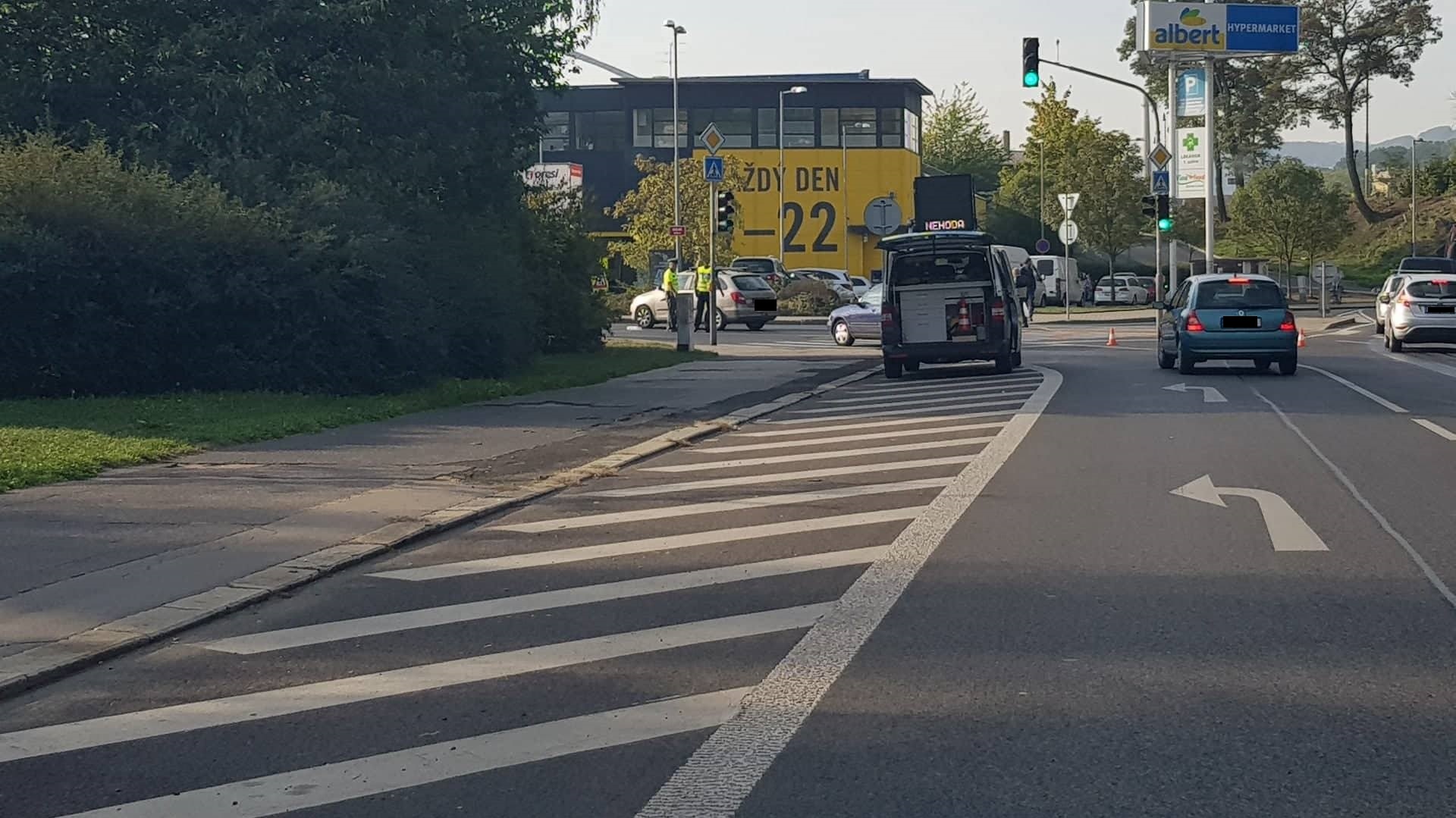 U autobusového nádraží v Děčíně došlo ráno ke střetu auta s chodcem