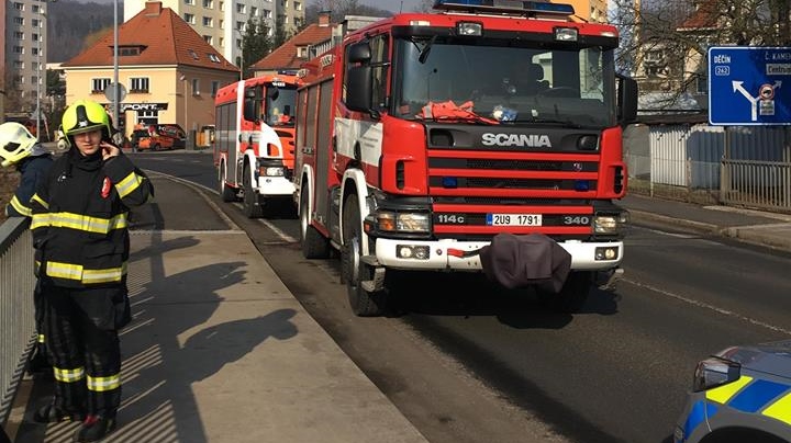 Hasiči vyjížděli k nahlášenému úniku nebezpečné látky do vody