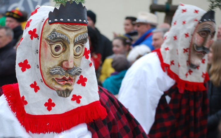 Masopust nabídne zabijačkové speciality i starostenský sud. Samozřejmostí je maškarní průvod