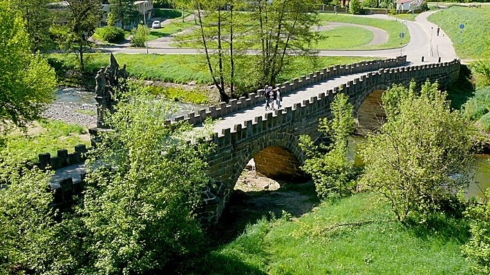 Město Děčín chce zrestaurovat sousoší sv. Víta, sv. Jana Nepomuckého a sv. Václava na Staroměstském mostě