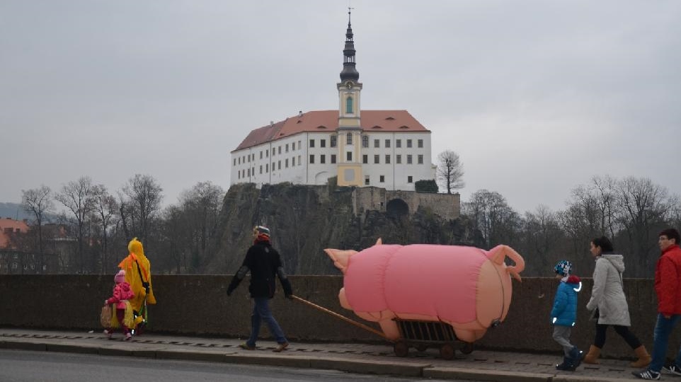 Děčín: Městem prošel masopustní průvod