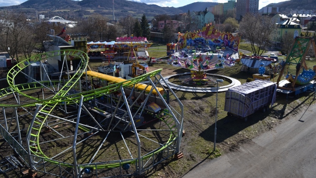 Do Děčína zavítal lunapark Novotný. Najdete ho pod Novým mostem až do konce měsíce