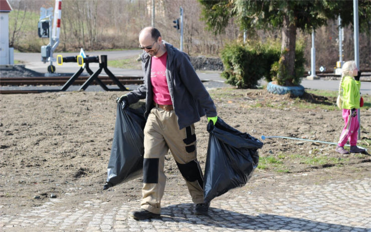 Obyvatelé Varnsdorfu se zapojili do celostátní akce Ukliďme Česko