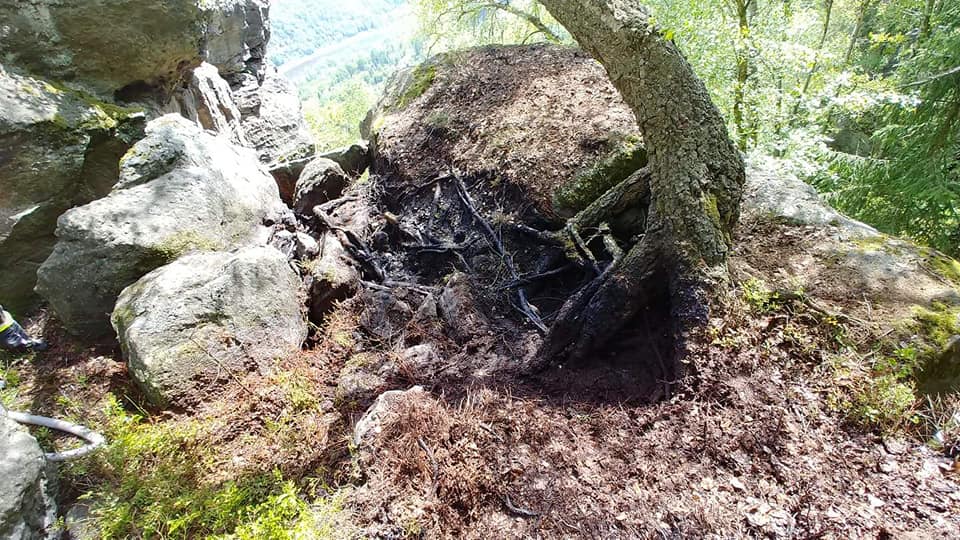 Hasiči likvidovali začínající lesní požár. Pravděpodobně opět práce nezodpovědných turistů