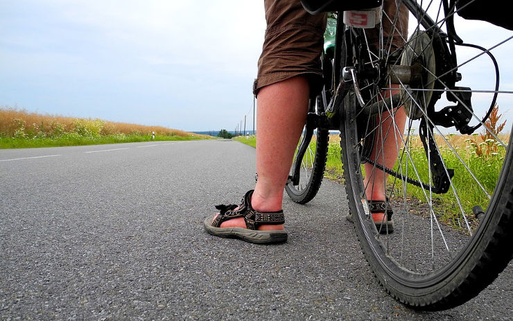 Cyklista vypil několik piv a kličkoval ze strany na stranu. Jízdou ohrožoval provoz na silnici