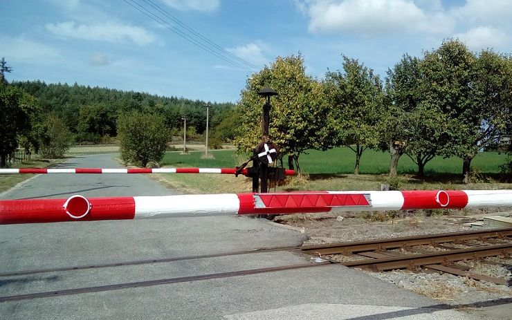 Řidiči, pozor! Železniční přejezd v Děčíně Přípěří bude na jeden den uzavřený